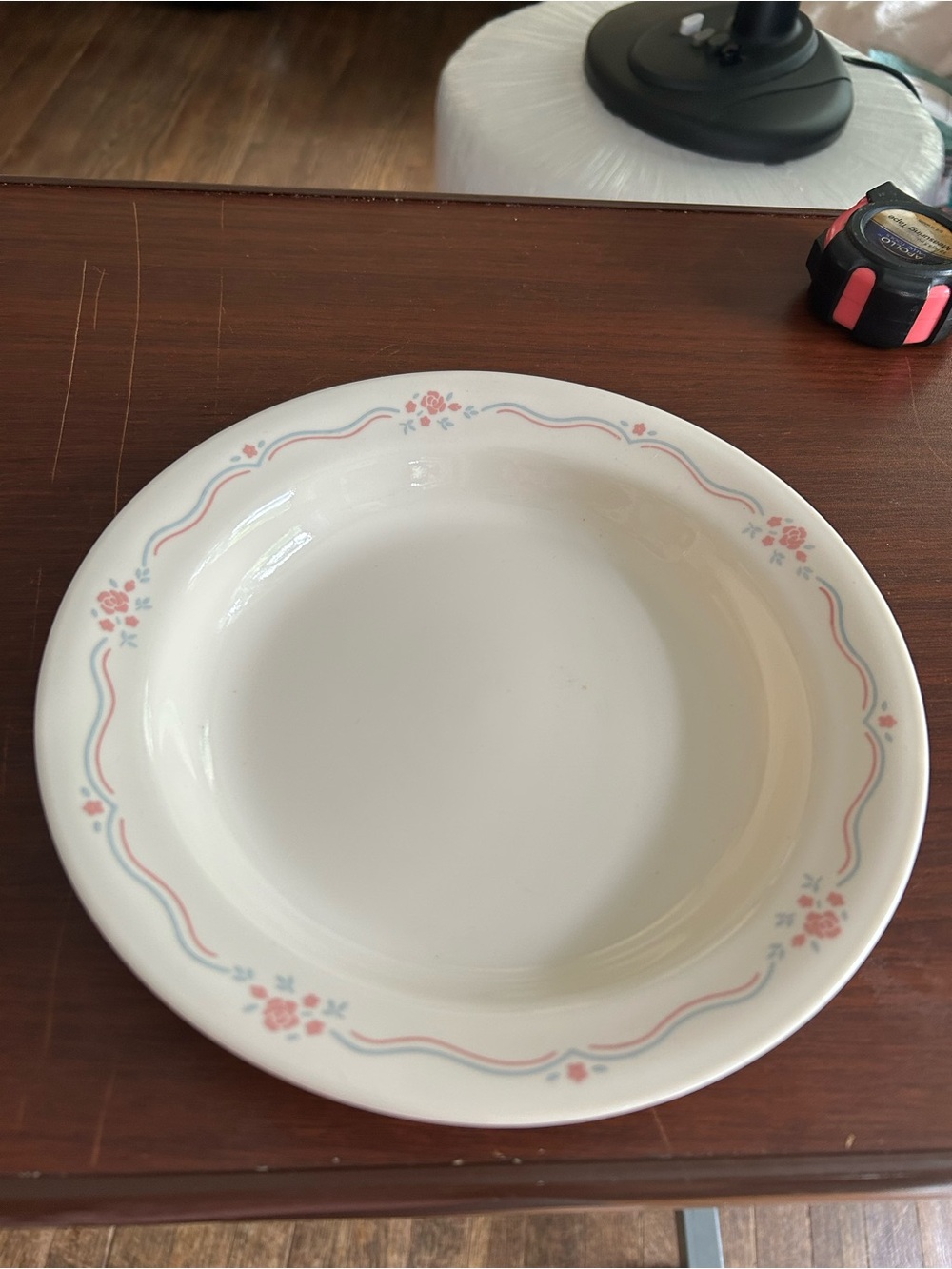 Vintage Corelle English breakfast pattern single luncheon plate 8 1/2“ wide wide